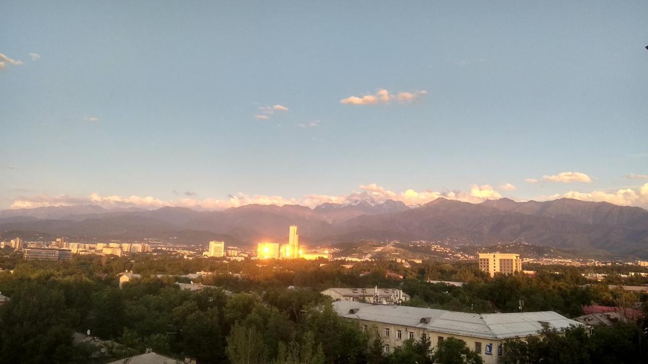 "Картина Горных Вершин" Квартира- "Mountain View" Apartment Almati Kültér fotó